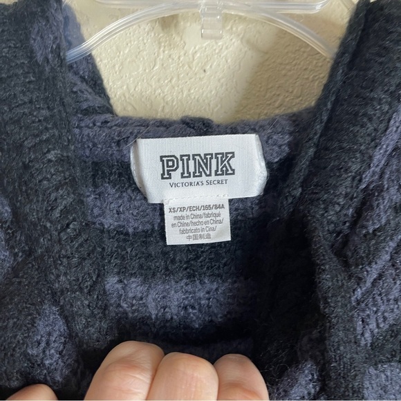 PINK Victoria's Secret Black & Gray Tiger Striped Fuzzy Cropped Sweater XS - Picture 6 of 8